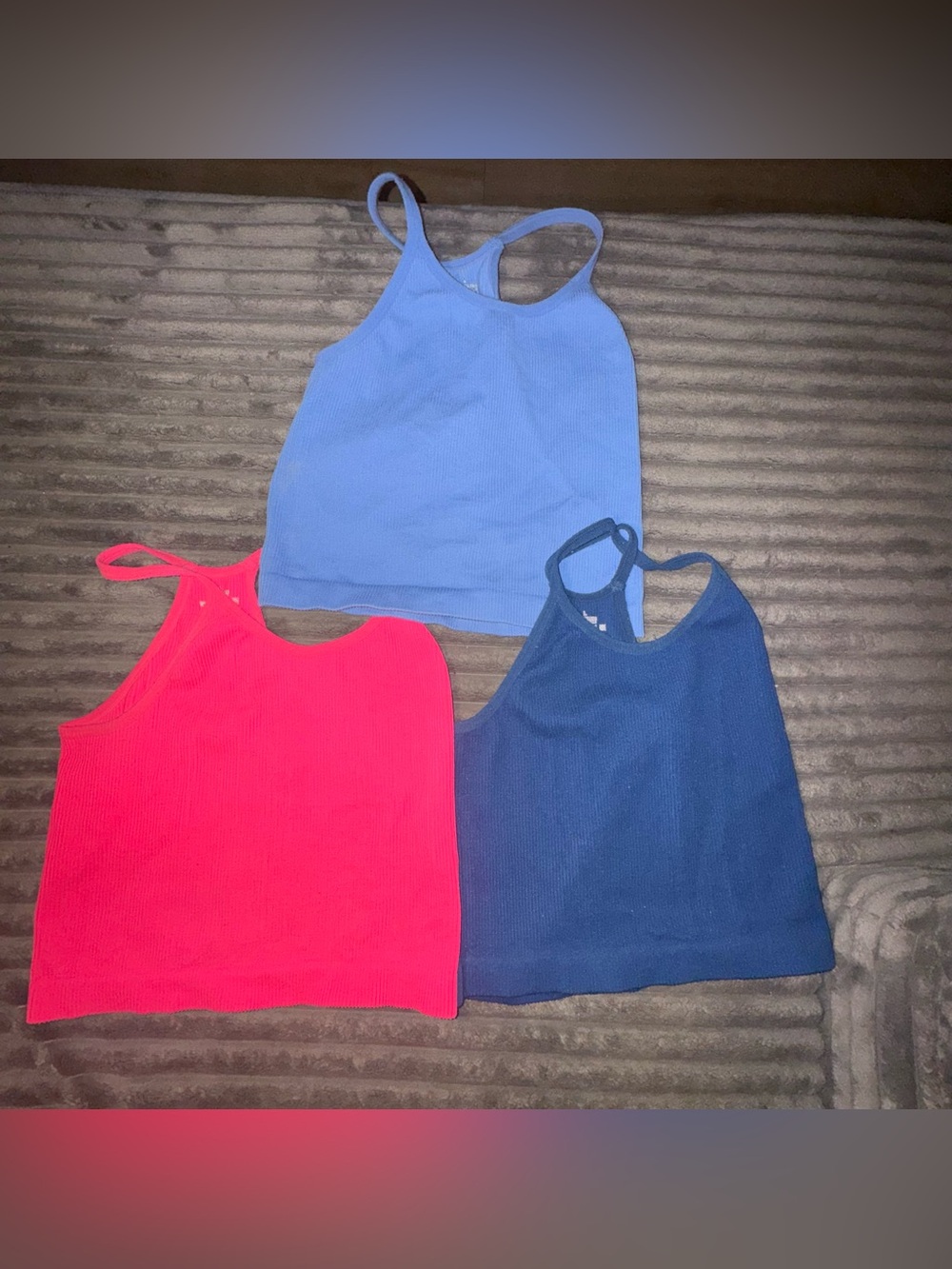 3/ Women’s Ribbed Cropped Tank Top - size lg